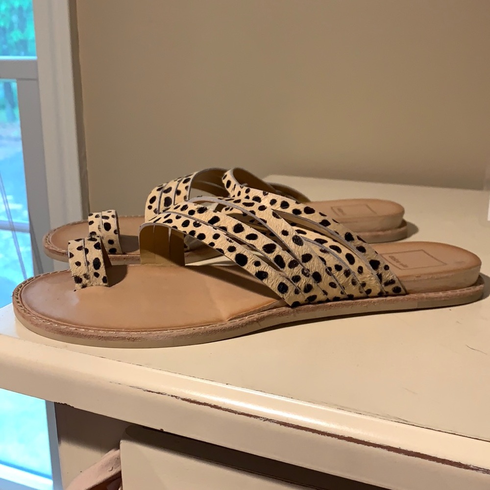 Dolce Vita spotted calf hair loop sandals sz 10